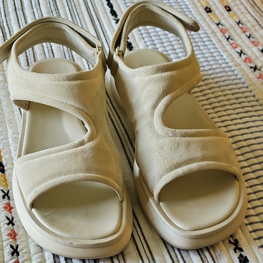 Vince Fresca Sandal - Suede and comfort Sole